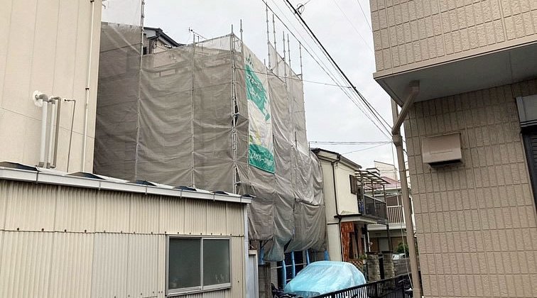 川崎市川崎区渡田新町にて住宅の補修工事が始まりました。