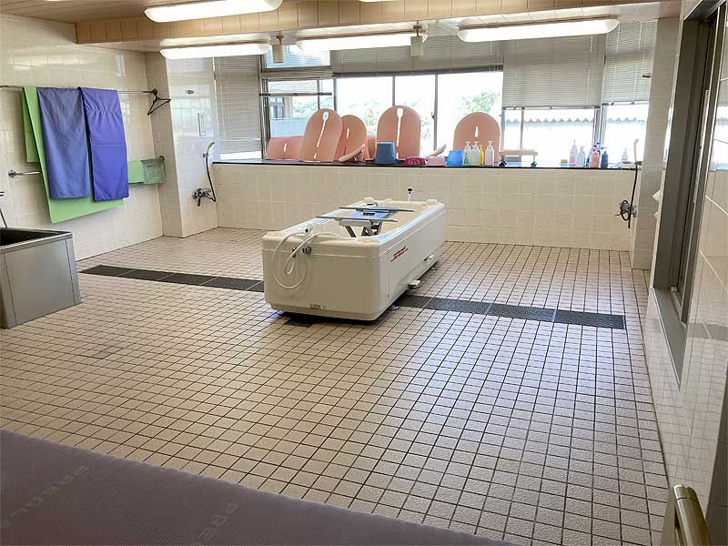 横浜市戸塚区東俣野町老人保健施設浴室床、タイル補修及び滑り止め対策