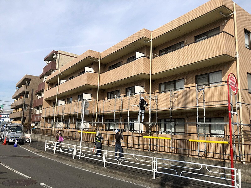 横浜市青葉区新石川にてマンションの修繕工事始まりました。