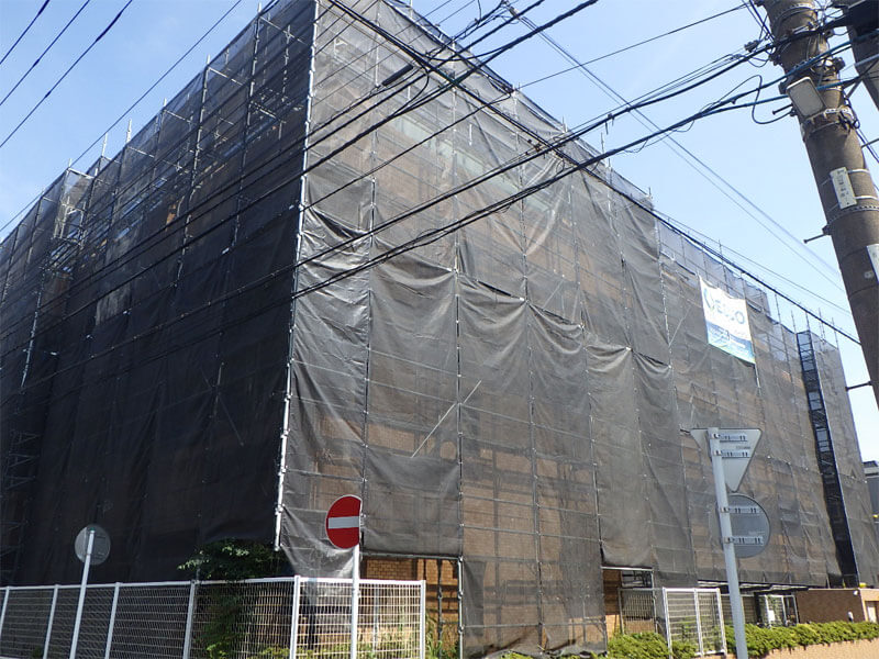 川崎市川崎区四谷上町にて、ライオンズマンションの修繕工事始まりました。
