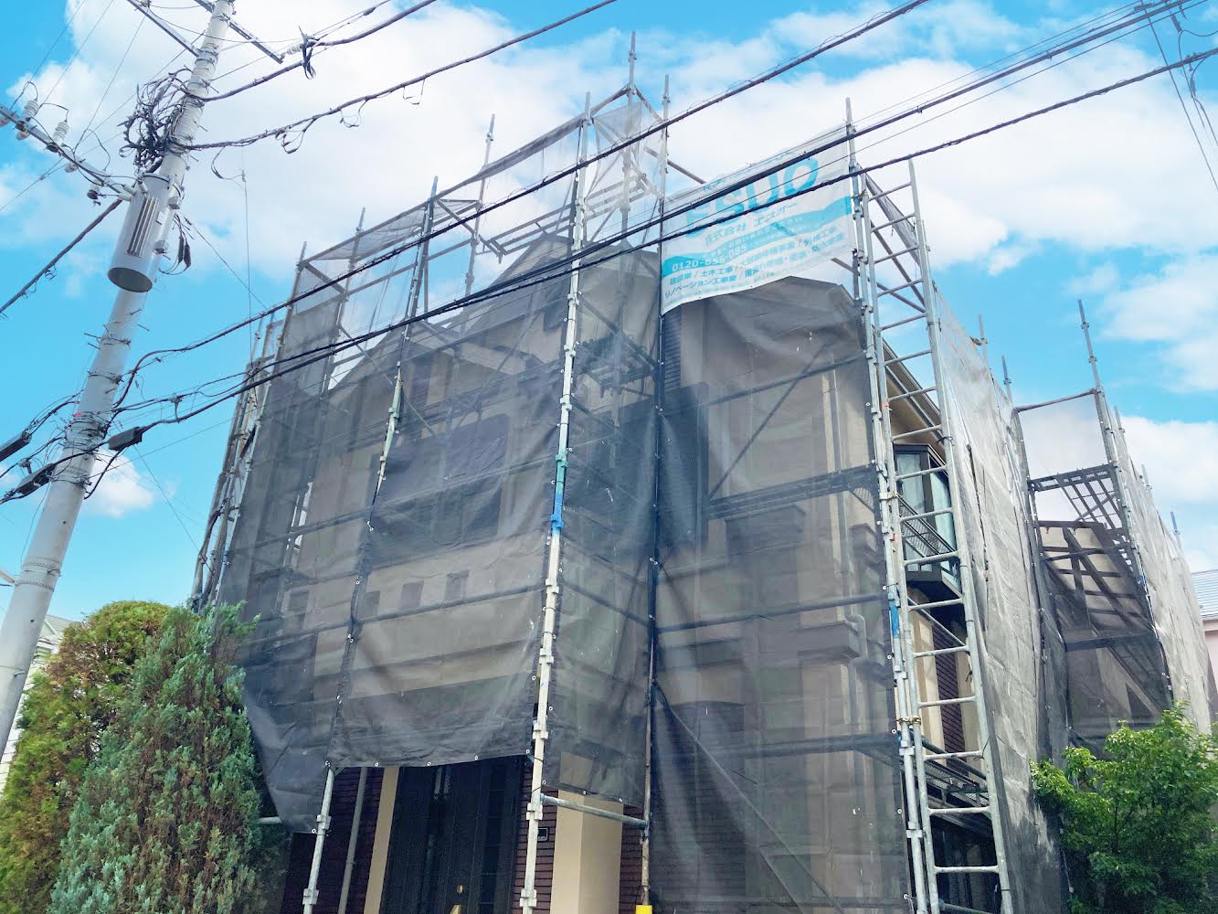 横浜市港南区日野にて、住宅の塗装工事が始まりました。
