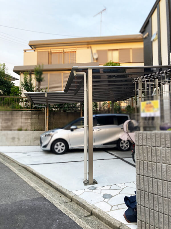 横浜市港南区日限山の住宅に、カーポートを設置いたしました。