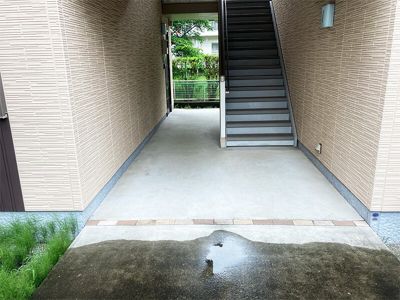横浜市緑区長津田町にて、アパートの長尺シート貼り完了いたしました。