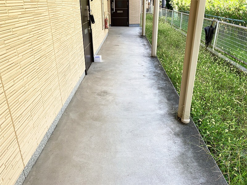 横浜市緑区長津田町にて、アパートの長尺シート貼り完了いたしました。