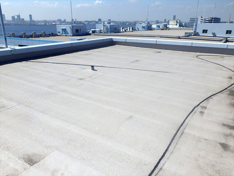横浜市鶴見区大黒ふ頭倉庫、屋上防水工事完了いたしました。