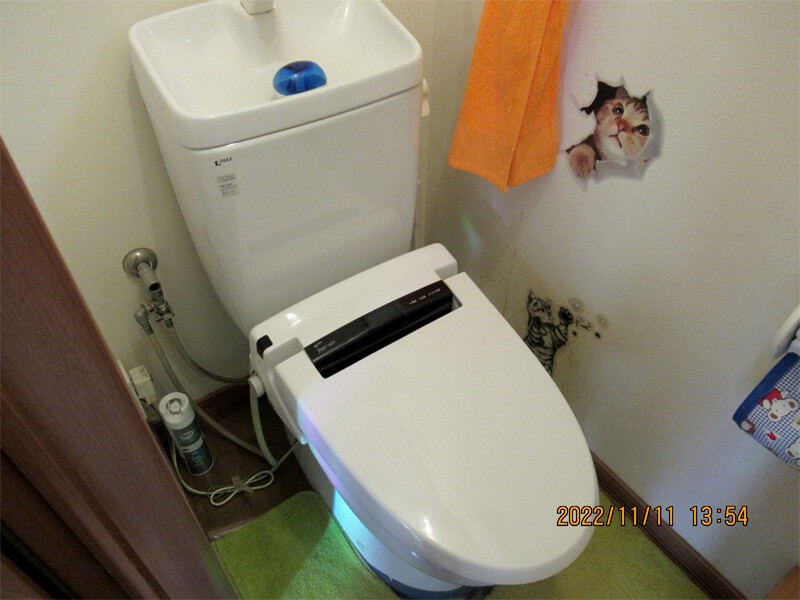 横浜市栄区小菅ケ谷の住宅にて、タンクレス&手洗い付きトイレの交換工事が完了いたしました