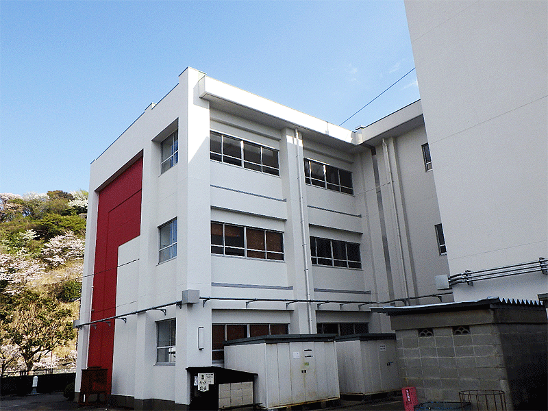 神奈川県逗子市桜山、逗葉高等高校にて外壁補修工事、完了いたしました