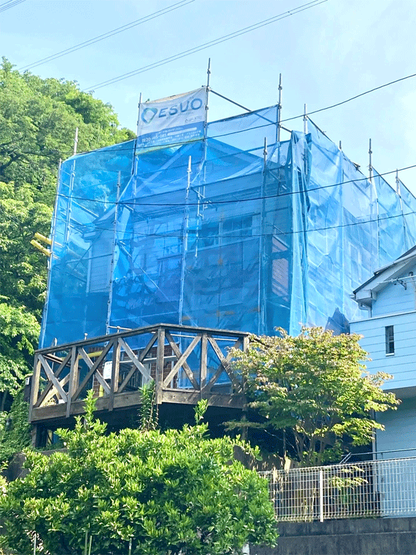 神奈川県逗子市沼間の住宅にて、屋根・外壁の改修工事