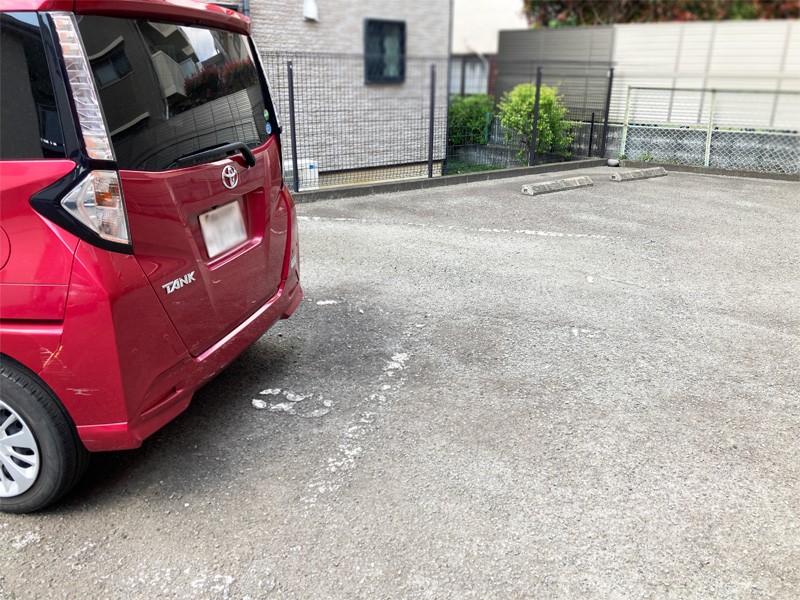 横浜市青葉区美しが丘にて、駐車場11台ライン及び番号塗装工事